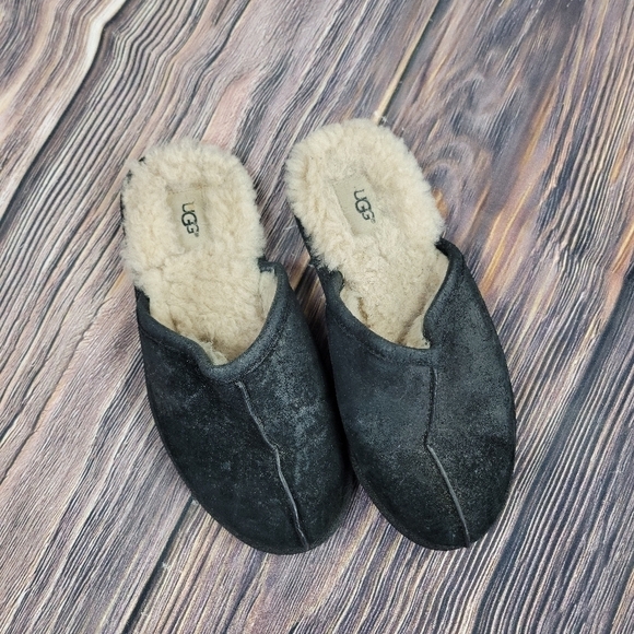 Women's size 8 UGG slide ons - Picture 1 of 4